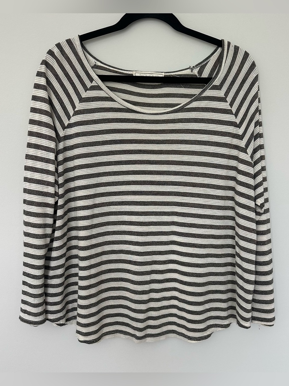 Sinuous striped long-sleeved tee scoop neck CasualChic Boho CapsuleWardrobe Sz S